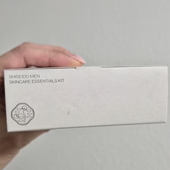 Shiseido Men Skincare Essentials Kit - Black and White - Picture 4 of 4